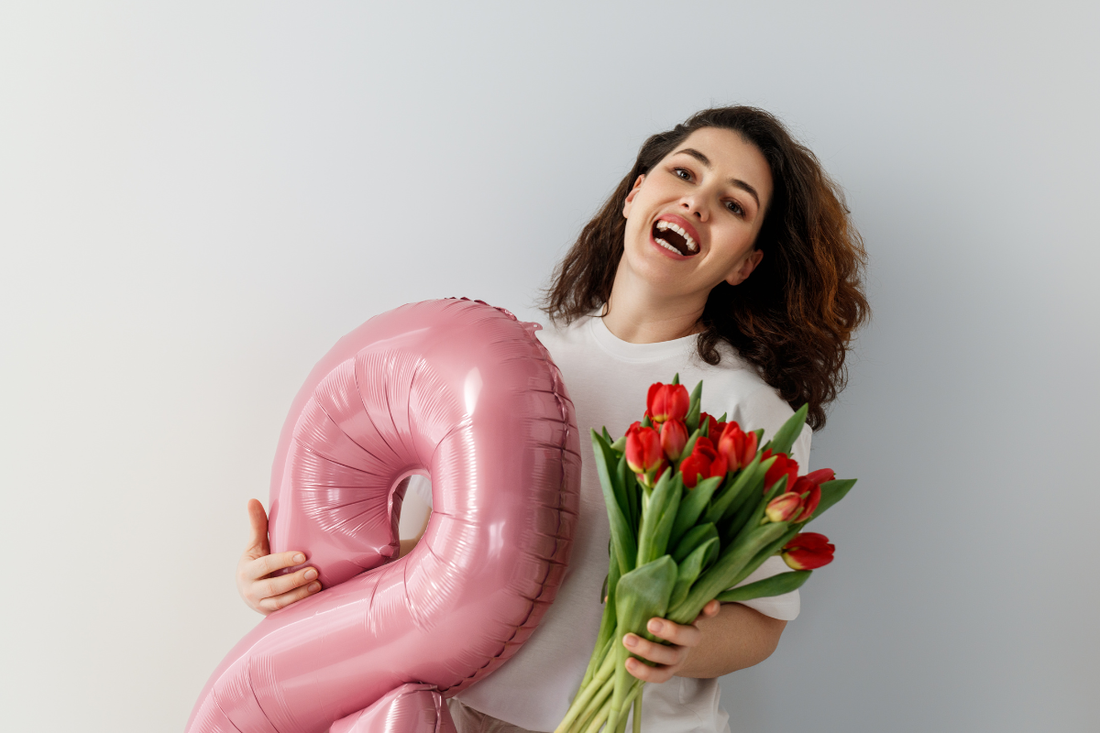 Vodič za poklone za Osmi mart: Preko 50 originalnih ideja za svaku damu